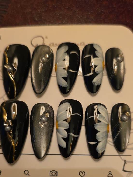 Other - Black Daisy Accent Press-On Nails - Size Large